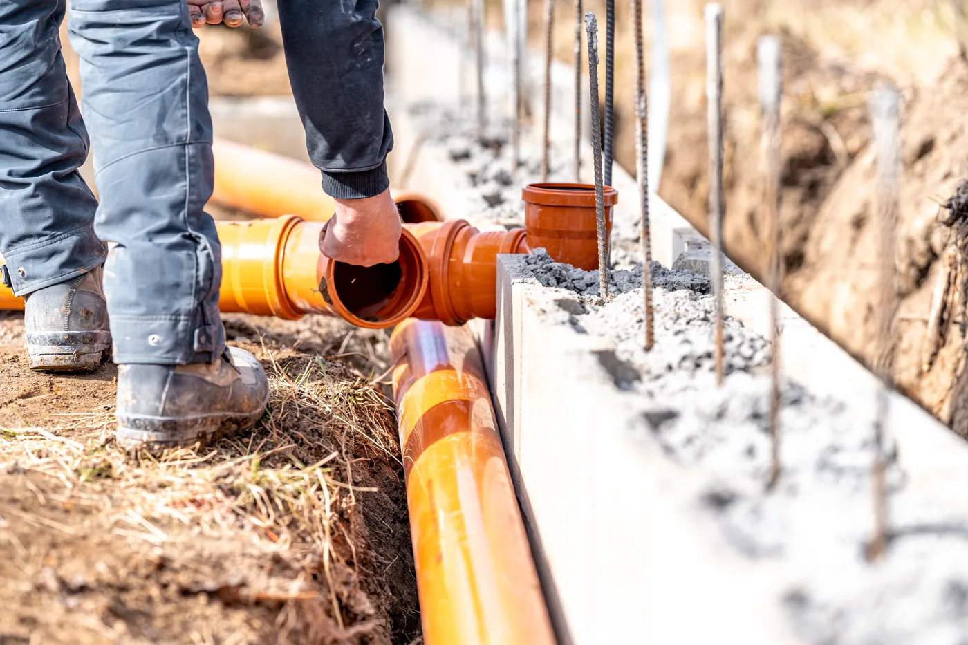 Joining sewer pipe alongside a new foundation